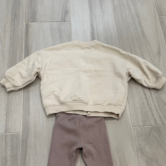 Zara 4T Kids Button Down Sweatshirt Beige and Beige Leggings Outfit - Picture 10 of 11